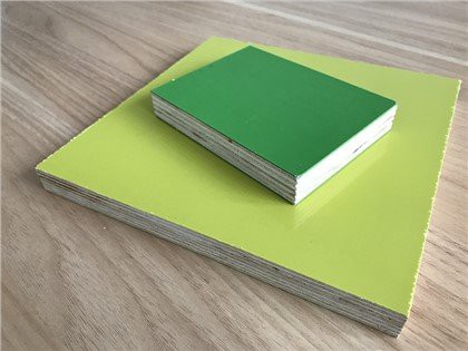 แผ่นไม้อัดพลาสติกสีเหลืองสำหรับคอนกรีต